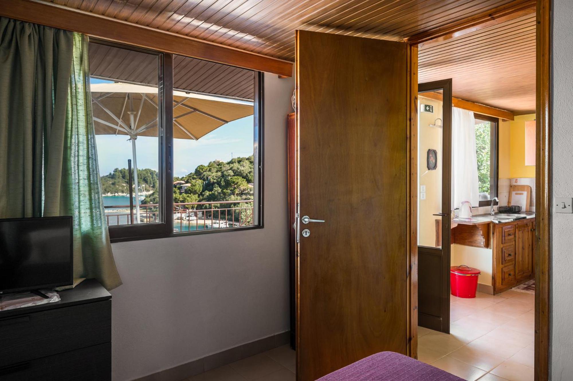 Agaloula Centrally Located Apartments, Lakka 외부 사진
